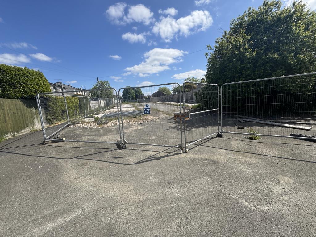 Lot: 24 - FREEHOLD LAND WITH PRE APPLICATION ADVICE - View of the entrance to site